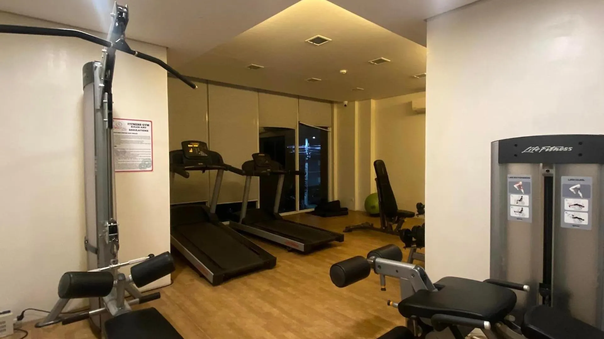 Lägenhetshotell Haven Crest Condotel By Elisa Davao City